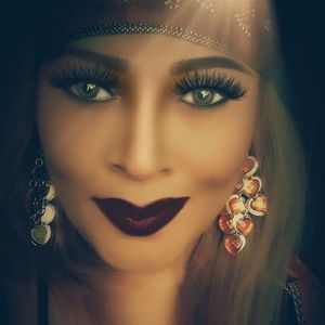 Meet your Posher, Carlita